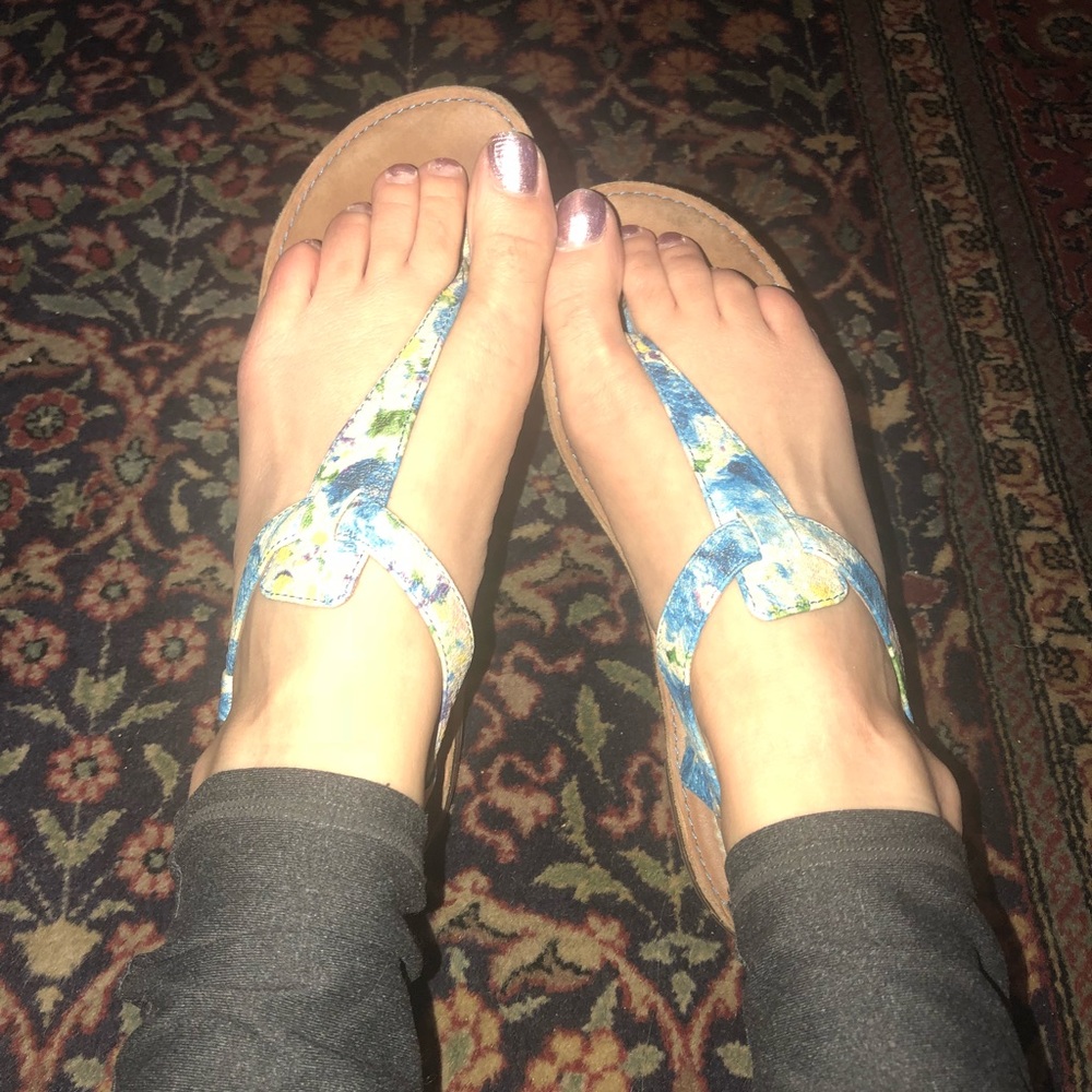 Floral Deisgn Buckle Side Sandals